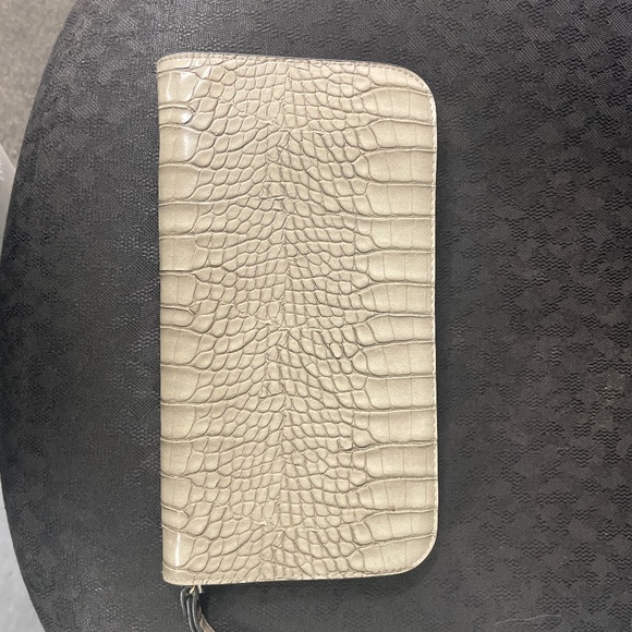 Aldo Wallet/Wristlet - Picture 1 of 3